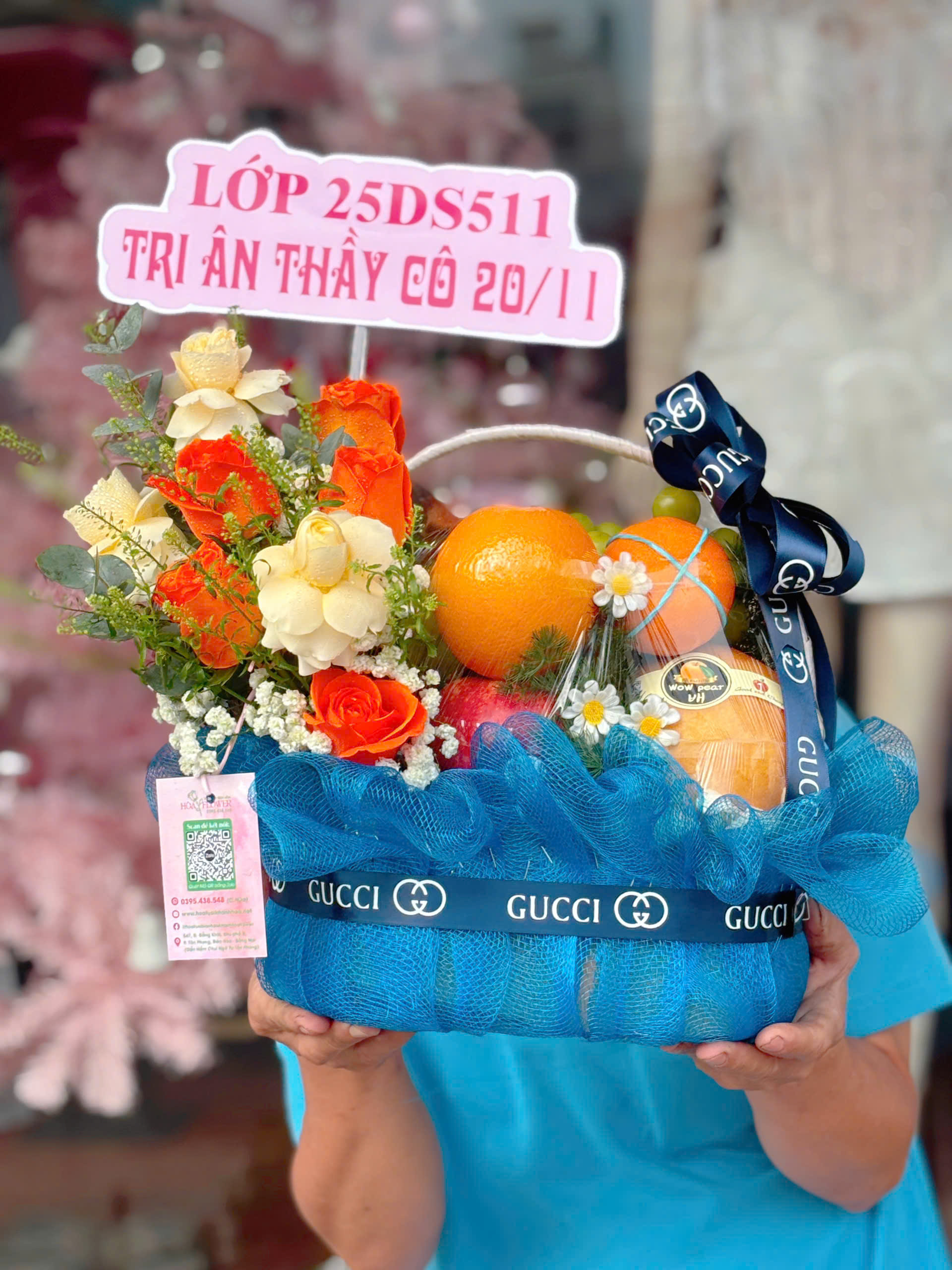 Giỏ Trái Cây và Hoa ban mai